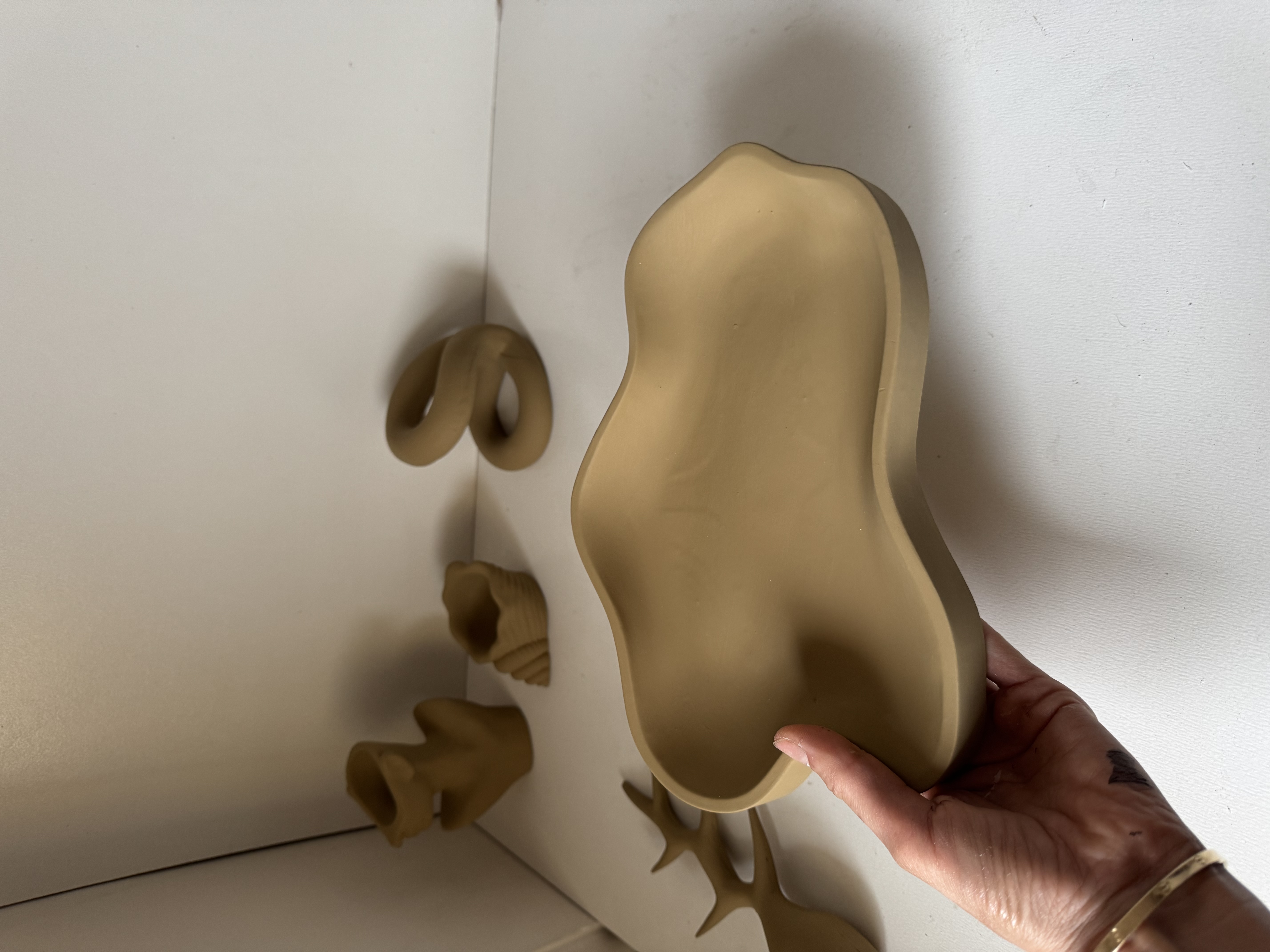 سینی بزرگ عمیق دفرمه بتنی